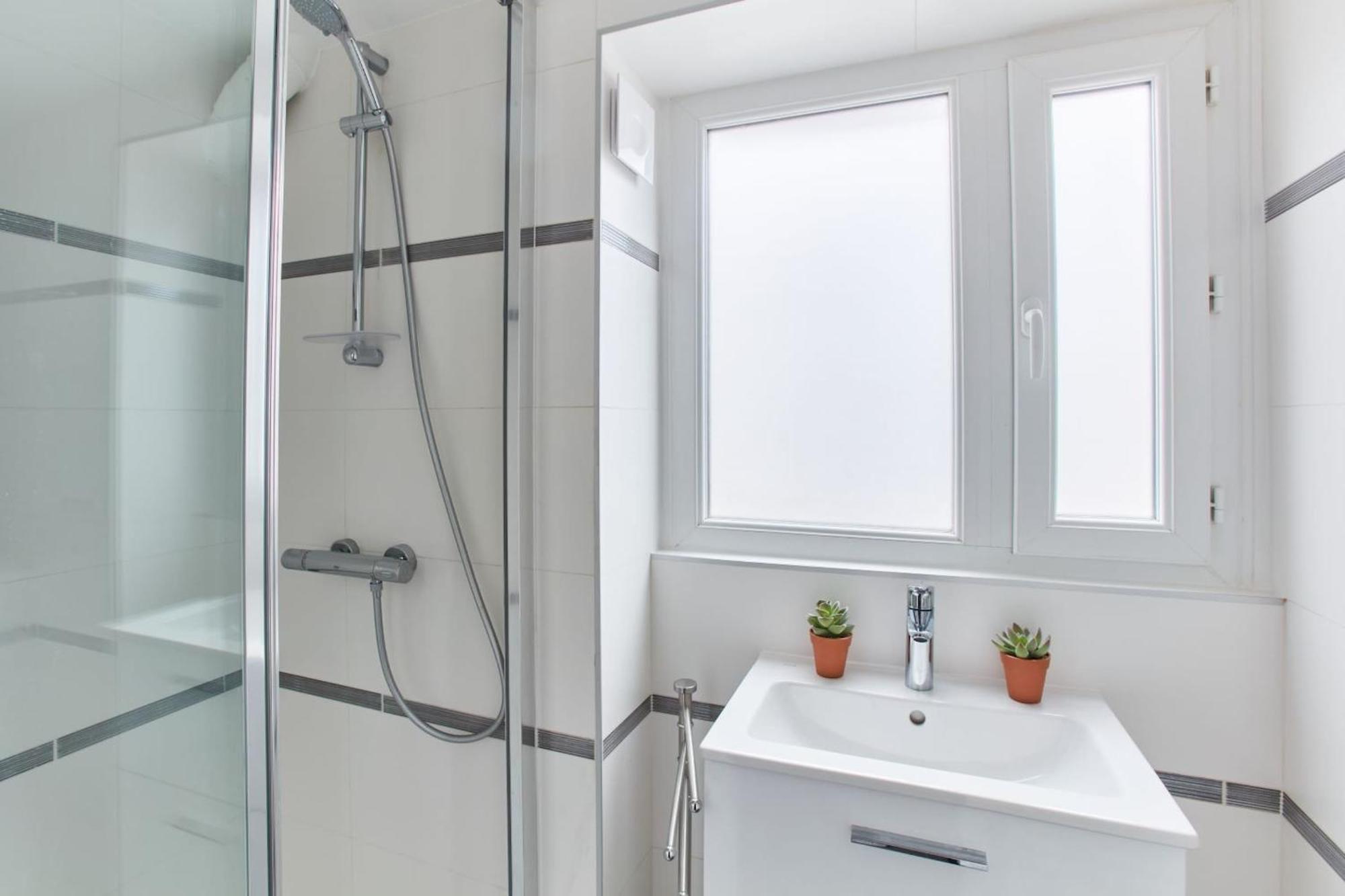 Montmartre & Sacre-Coeur Basilica - 1Br - Cityapartmentstay Parijs Buitenkant foto